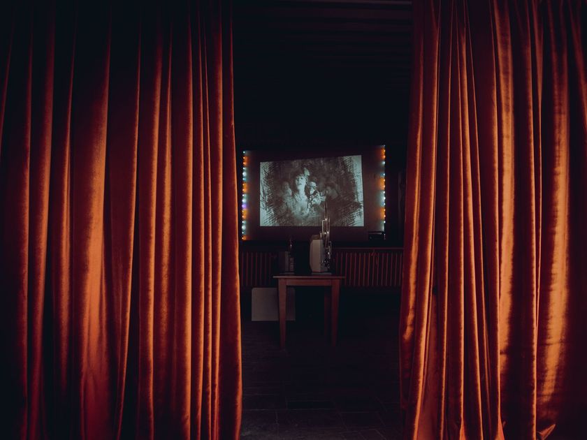 China estrena primera película íntegramente generada con inteligencia artificial en sus cines