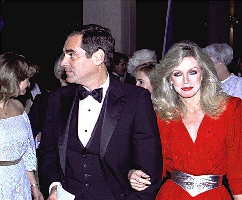 Donna Mills revela ingresos millonarios en OnlyFans tras sorprender con insólitas solicitudes