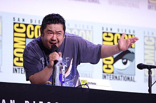 Fallece Eric Bauza, célebre actor de doblaje detrás de Bugs Bunny y Pato Lucas